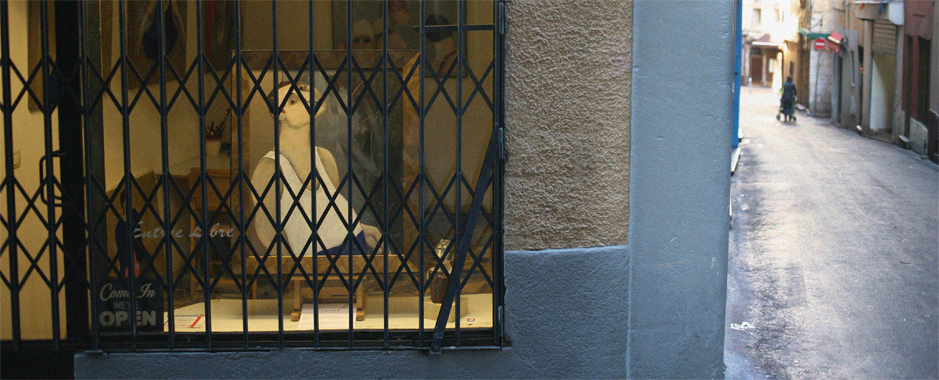 vetrina di una galleria d'arte nella Nizza vecchia sulla Costa Azzurra
