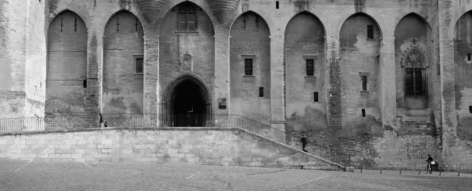 photo du Palais des Papes en Avignon lors d'une visite pdestre